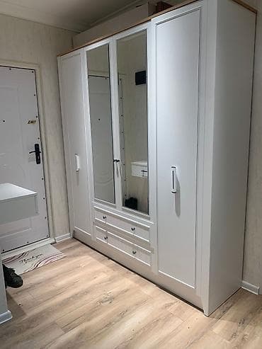 Шкаф в прихожей