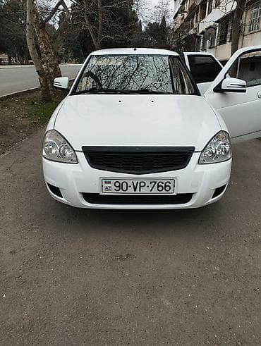 kia az: Ağ rəngli sedan avtomobil - Kuzov: 4 qapılı sedan, arxa hissədə — 8