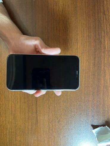 iphone 9s: IPhone 11, Gümüşü, Face ID — 4