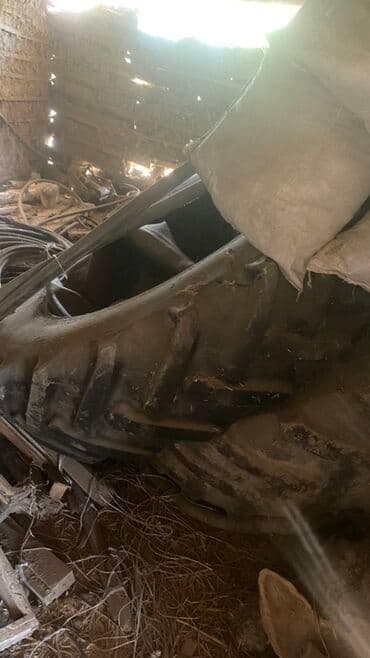 Şin, disk və təkərlər üçün digər aksessuarlar: Məhsul: Traktor təkəri (kənd təsərrüfatı tipli) Təsvir: - Böyük — 1