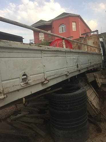 hilux pikap: Kuza
Uzunluq 5,30
Eni. 2,20 — 6