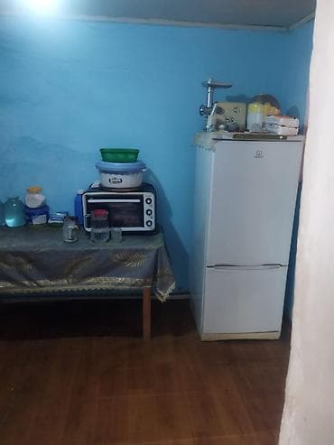 midada ev satilir: 3 otaqlı, 100 kv. m, Orta təmir — 9