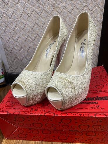 белые туфли новые: Туфли, Размер: 39, цвет - Белый, Б/у — 1