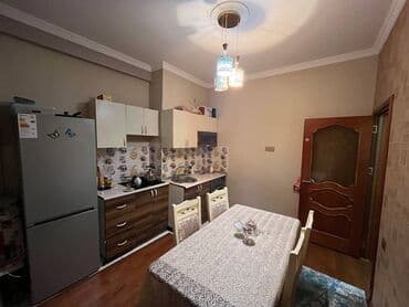 1 ci mikrorayon satilan evler: 2 otaqlı, Yeni tikili, m. Həzi Aslanov, 90 kv. m — 6