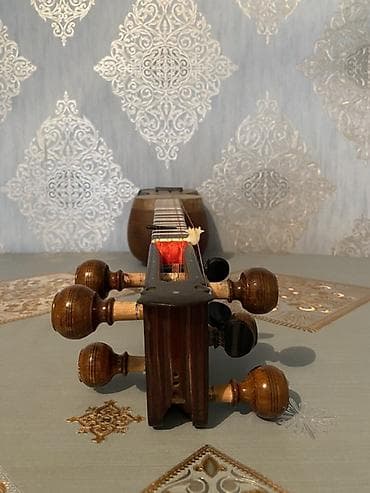 musiqi aleti: Tar gördüyünüz kimi çox gözel veziyyetdedi Azerbaycanda iki 3 denedi o — 2