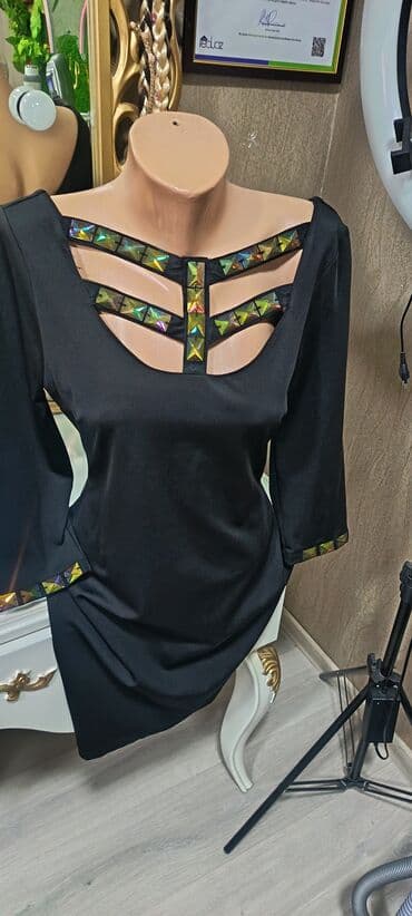 купить вечернее платье в баку: Qırmızı don - Rəng: parlaq qırmızı - Dizayn: dördkünc dekolte, ön — 9