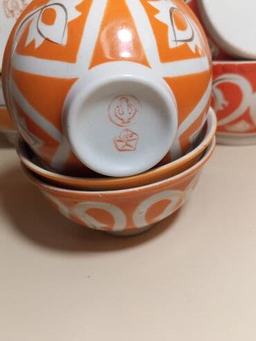 ikinci el ıran peci: Sovet dövrünə aid qədim farfor qablar dəsti. Tərkibi: - 2 ədəd desert — 5