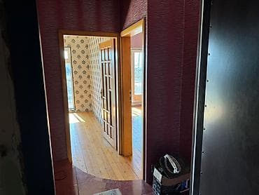 yeni gunəşli ev: Satılır yeni günəşli D massivi bina 29yerləsən 2-2ayrılmış 4 otaqlı — 4