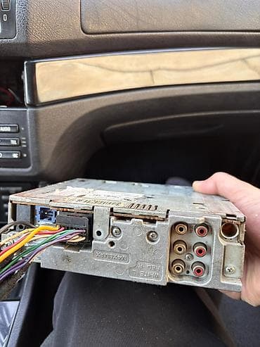 Maqnitol, Pioneer, AUX