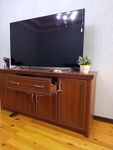 rəfi: Şüşə vitrini olan bufet-dolab - Material: ağac gövdə, ön və yan — 3