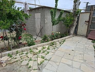 şuvelanda kiraye evler: 4 otaqli heyet evidir oz evimdir her bir seraiti var orta temirlidir — 8