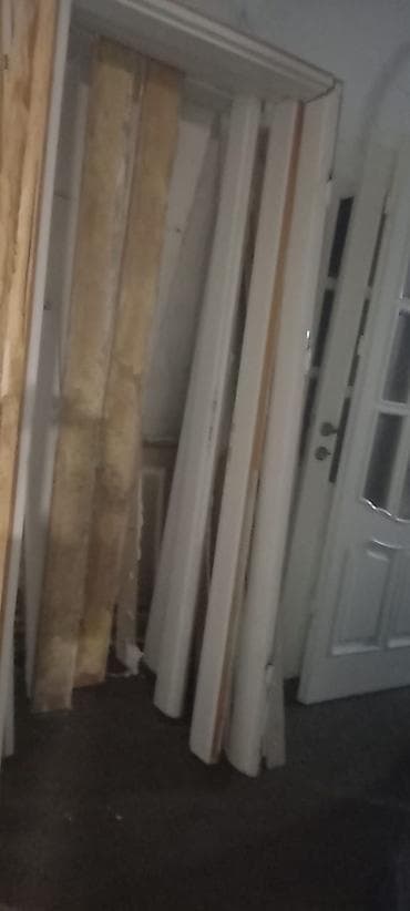 qapi taxda: Ağ rəngli şüşəli otaq qapısı və qutu dəsti - Material: taxta əsaslı — 1