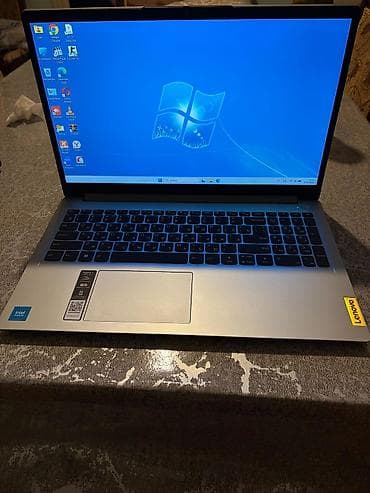 lenovo notebook: Lenovo noutbuku – gümüşü rəngdə, nazik korpuslu, 15.6" ekranlı model — 4