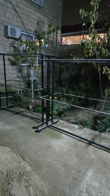 железная вешалка для одежды: Metal geyim asqısı/dəmir vitrin karkası böyükün 1ri 50 balacanın biri — 7