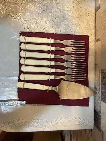 Столовые приборы: Piroq-servis dəsti - Tərkib: 6 ədəd piroq/şirniyyat çəngəli, 1 ədəd — 2