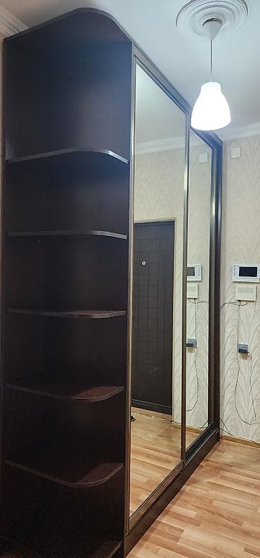 Güzgülü sürgülü qapılı dolab - Material: tünd ağac rəngli lalafo.az -da Güzgülü sürgülü qapılı dolab - Material: tünd ağac rəngli