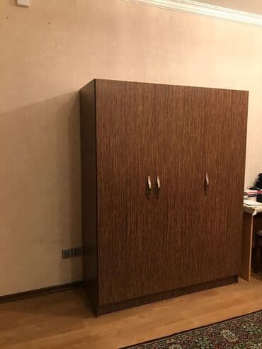 Lüğətlər: İşlənmiş, Açılan, 3 qapılı Düz dolab, Şifonyer — 1