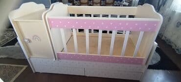 столик на кроватку: Для девочки, Б/у, Четырехугольная, Колыбель, Без бортиков, Без матраса, С механизмом качания — 3