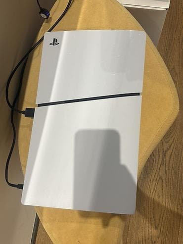 Playstation 5 slim.Salam alindigindan 3 ay istifade olunub sonra