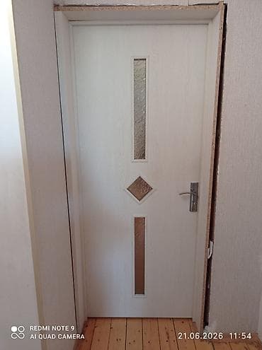 qapi avropa: Ağ rəngdə iç qapı – şüşəli dizayn - Material: MDF/Laminate səthli ağ — 2