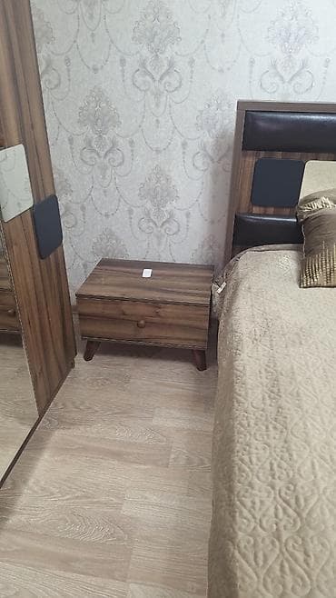 Divanlar: Yataq otağı dəsti – qoz rəngli, güzgülü Tərkib: - İkiqat çarpayı — 2