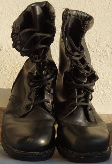 işlenmiş eşyalar: Hərbi zabit çəkməsi Az işlənmiş hərbi zabit çəkməsi satılır. Ölçüsü — 2