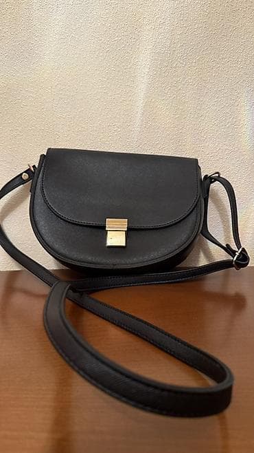 dəri sumka: Qadın çiyin çantası – qara, yarımdairə formanlı - Material: sərt — 2