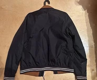 Куртки: Məhsul: RESERVED kişi yüngül küləkkeş gödəkçə - Rəng: tünd qara — 2