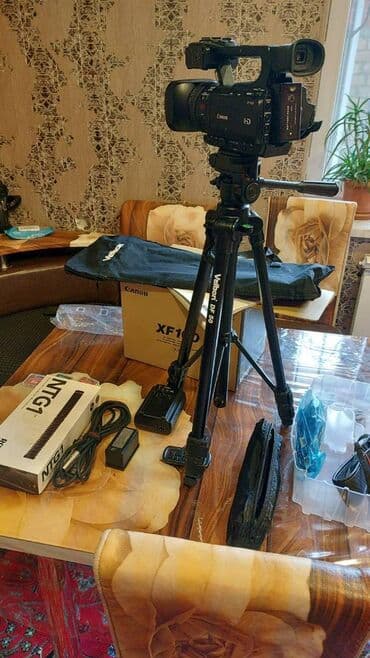 ses yazan cihaz: Canon XF100 və aksesuarları: Əlavə tripod, Əlavə yaddaş kartları(3 — 4