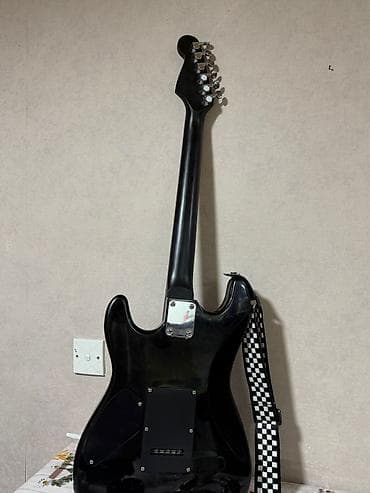elektrik gitara: Elektrik gitara + NUX AC-25 akustik gücləndirici seti Gitara: - — 5