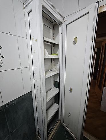 hamam dizaynlari: Dar vanna/tualetlər üçün yerə qənaət edən divar içi şkaf - Material — 2