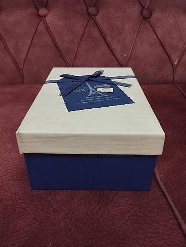 klassik geyimler kisi: Kutu nə istəsəz icinə yığa bilərsiz razmer 25 25 sm — 7