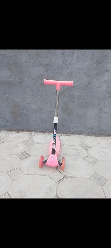 Uşaq skuteri az surub usaq hec bir problemin yoxdu.qatlanir yer