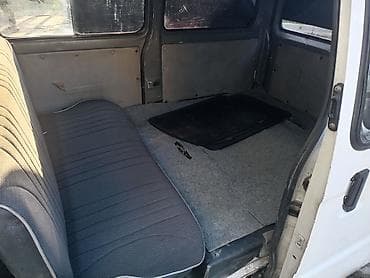 Kompakt yük-sərnişin mikroavtobusu - Korpus: Ağ rəngli, sürgülü yan