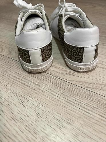 Кроссовки и спортивная обувь: Tommy Hilfiger 36,5 razmer çoxx rahatdır az geyilib Tommy Hilfiger — 3