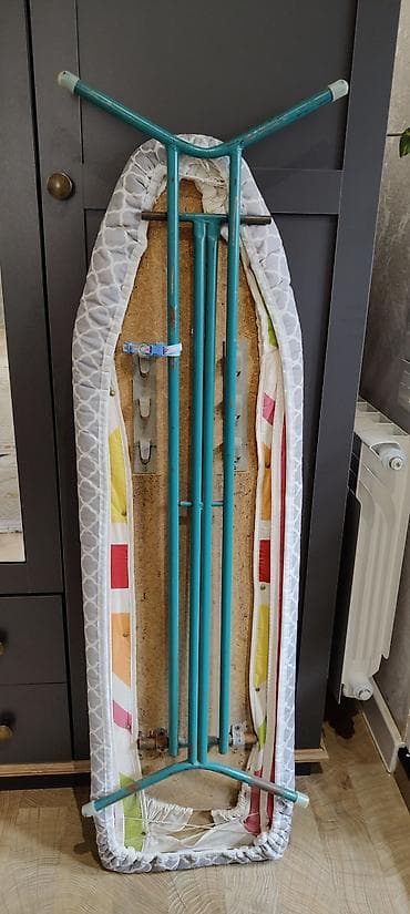 skafli utu stolu: Гладильная доска. тяжелая,устойчивая.состояние хорошее . размеры — 4