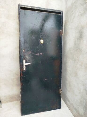 qapi qolu: Metall qapı – klassik tək yarpaqlı model. Materialı — 1