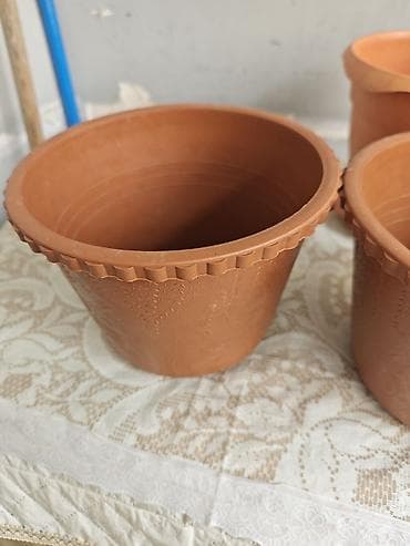 Buket güllər: Gül dibçəkləri – terrakota rəngində, müxtəlif ölçülərdə. Məhsul — 1