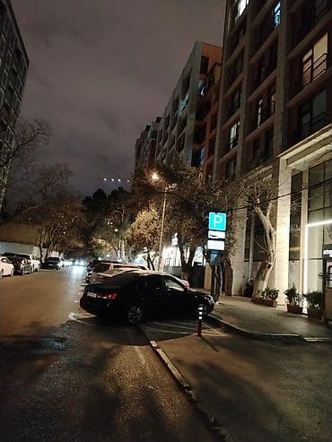 rustavis avto bazari: Qaraj premium binada yerləşir.Şərq bazarının arxasına düşür.Qiymətdə — 6