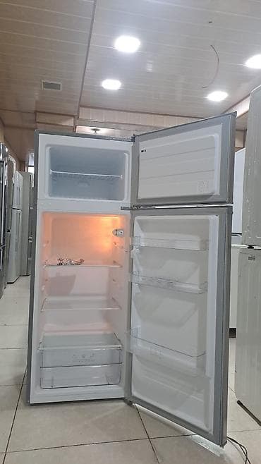 uvb lampa: İkiqapılı soyuducu, üstdə dondurucu bölmə, aşağıda əsas soyutma — 2