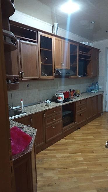 Nerimanov metrosunun yani,her seraitli ev,3 nefer 30 yasa qeder olan — 2