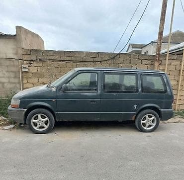 traxtor satisi: Plymouth Voyager miniven - Kuzov: 4 qapılı, geniş salonlu miniven - — 4