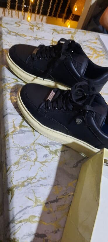 Qara rəngli gündəlik kişi ayaqqabısı - Üst hissə: mat qara, tikişli