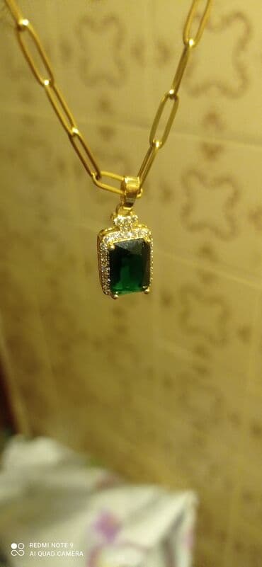 klonlu sepler: Qızılı rəngdə zəncir və yaşıl düzbucaqlı daşlı kulon - Zəncir: iri — 2