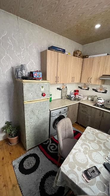 gunesli kiraye ev: Binəqədinin mərkəzi 182 saylı məktəbə 50metr məsafədə,hər bir şəraitli — 2