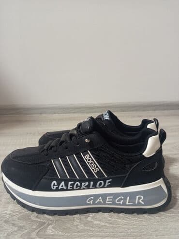 Qara rəngli idman ayaqqabısı - Stil: gündəlik/sport, qalın dabanlı - lalafo.az -da Qara rəngli idman ayaqqabısı - Stil: gündəlik/sport, qalın dabanlı -