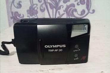 Olympus Trip AF 30 plyonka fotoaparatı və Pentax rəqəmsal fotoaparat