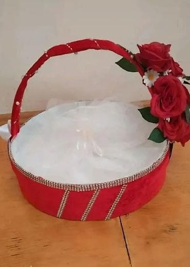 Xonça: Məhsul: Xonça dəsti (3 ədəd) Təsvir: - 1 ədəd dairəvi qırmızı xonça — 2