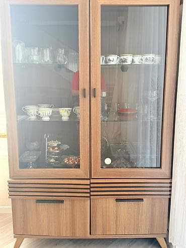 salon dolab: Vitrinli bufet şkafı - Material: taxta teksturalı korpus, ön hissədə — 1