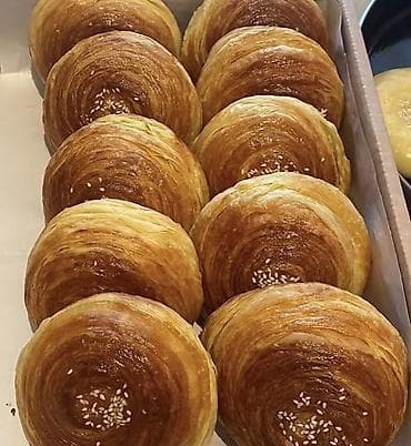 decor up qaymaq harda satilir: Şirniyyat assortimenti: - Bakı paxlavası və Türk paxlavasi: Hər dilim — 4